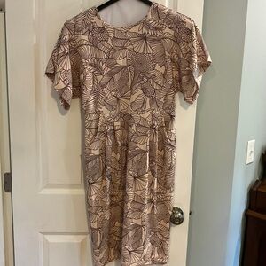 Funky, sexy pink w/ burgundy floral dress w/ discreet keyhole back with pockets!